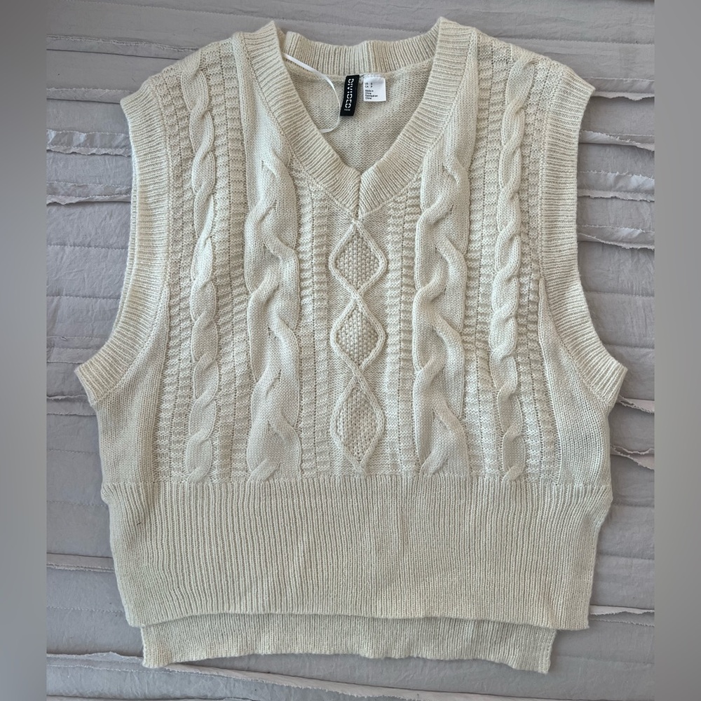 Women’s DIVIDED H&M Cream Cable Knit V-Neck Sleeveless Sweater Vest size S